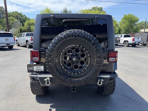 Used 2016 Jeep Wrangler Unlimited Sahara w/ Connectivity Group AWD/4WD image 6