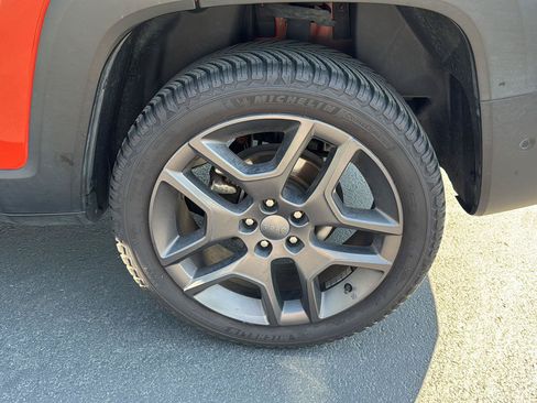 Used 2021 Jeep Renegade Latitude w/ Luxury Group II AWD/4WD image 14