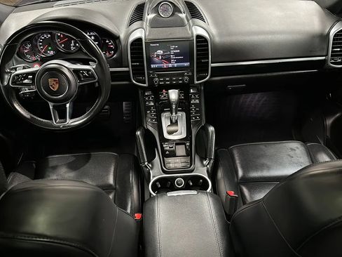 Used 2018 Porsche Cayenne Platinum Edition image 19