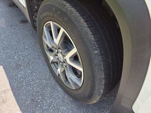 Used 2021 GMC Acadia SLE w/ Driver Convenience Package FWD image 4