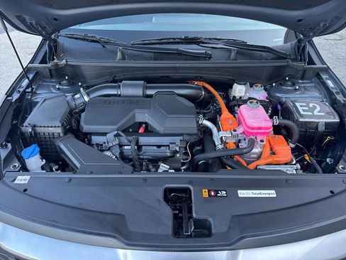 Certified 2025 Kia Sportage LX image 12