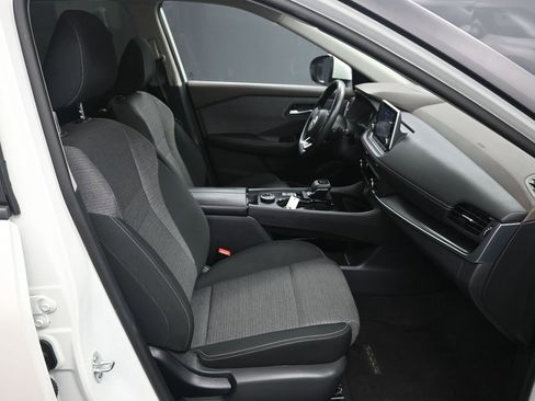 Used 2023 Nissan Rogue SV image 36