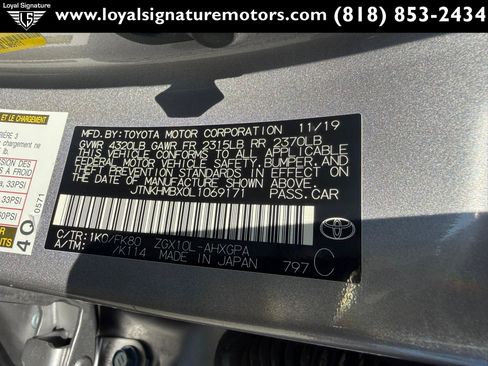 Used 2020 Toyota C-HR XLE FWD image 33