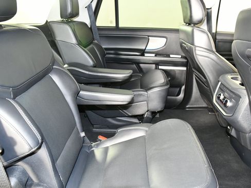Used 2025 Ford Expedition Platinum AWD/4WD image 43