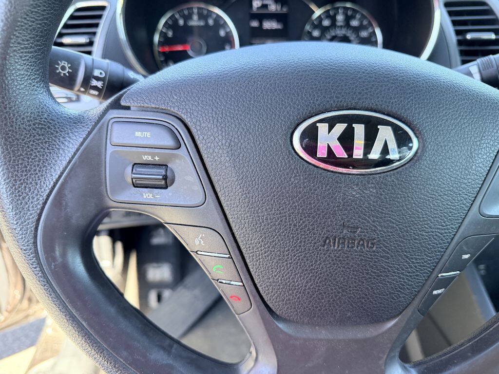 Used 2017 Kia Forte LX FWD image 12
