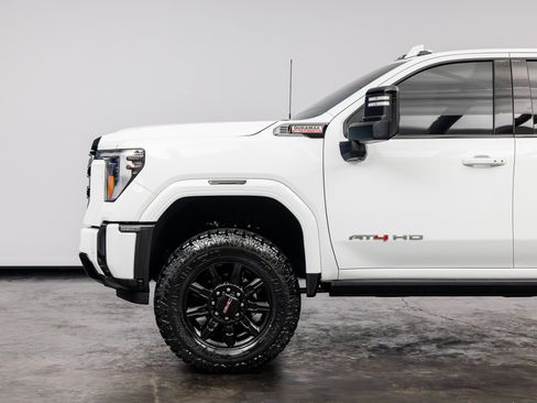 Used 2025 GMC Sierra 2500 AT4 w/ AT4 Premium Plus Package AWD/4WD image 10