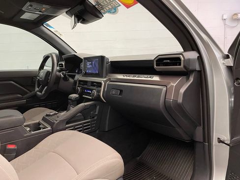 Used 2025 Toyota Tacoma SR5 AWD/4WD image 24