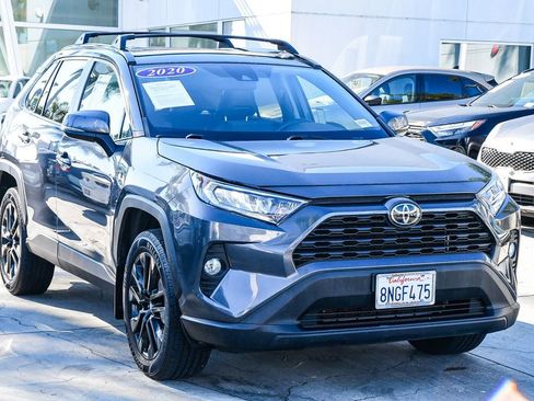Used 2020 Toyota RAV4 XLE Premium image 3