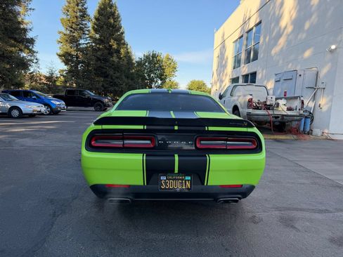 Used 2015 Dodge Challenger R/T Scat Pack w/ Leather Interior Group RWD image 4