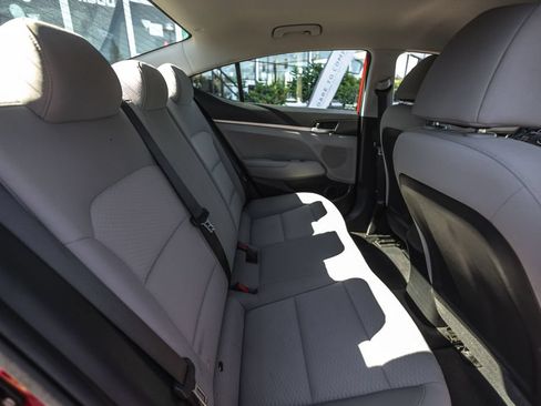Used 2020 Hyundai Elantra SE FWD image 26