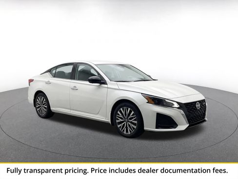 Used 2025 Nissan Altima 2.5 SV FWD image 1