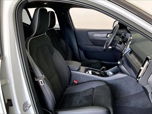 Used 2023 Volvo XC40 Recharge Ultimate AWD/4WD image 8