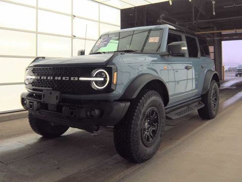 Certified 2025 Ford Bronco Badlands image 1