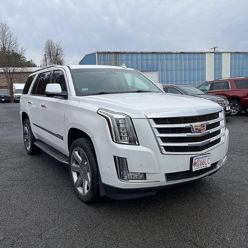Used 2018 Cadillac Escalade Luxury AWD/4WD image 9