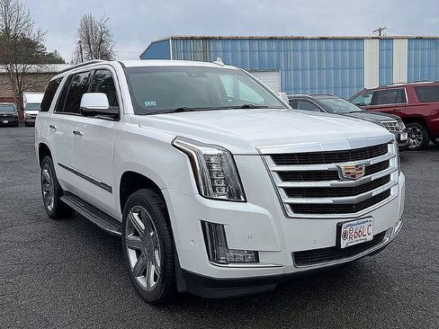 Used 2018 Cadillac Escalade Luxury AWD/4WD image 9
