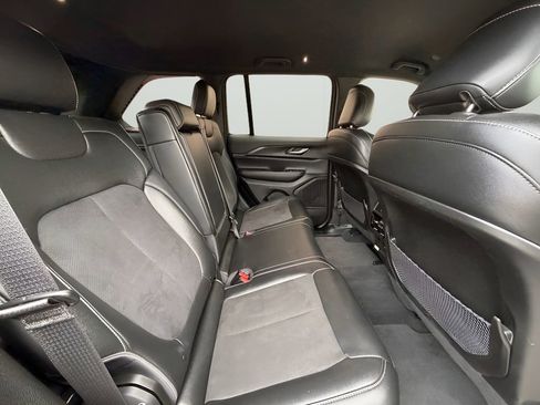 Used 2024 Jeep Grand Cherokee Altitude image 20