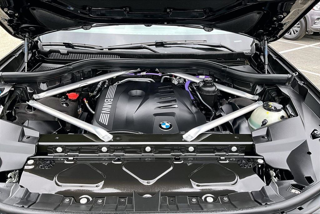 Used 2025 BMW X7 xDrive40i w/ Climate Comfort Package AWD/4WD image 13