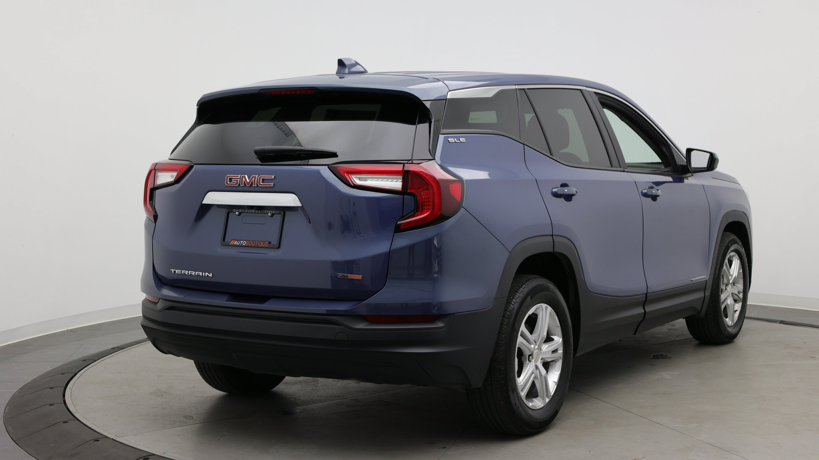 Used 2024 GMC Terrain SLE FWD image 7