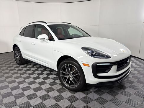 Certified 2026 Porsche Macan AWD/4WD image 7