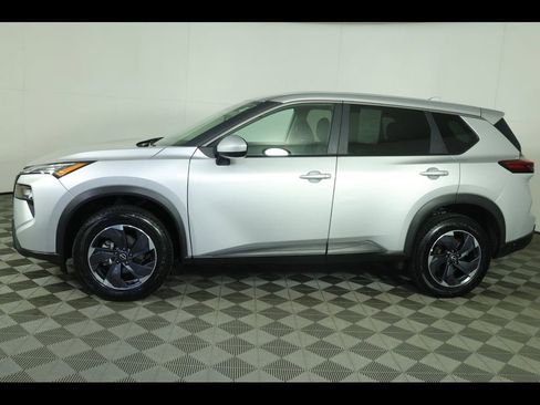 Used 2025 Nissan Rogue SV AWD/4WD image 14