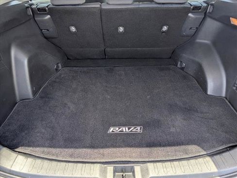Used 2020 Toyota RAV4 XLE w/ Carpet Mat Package AWD/4WD image 6