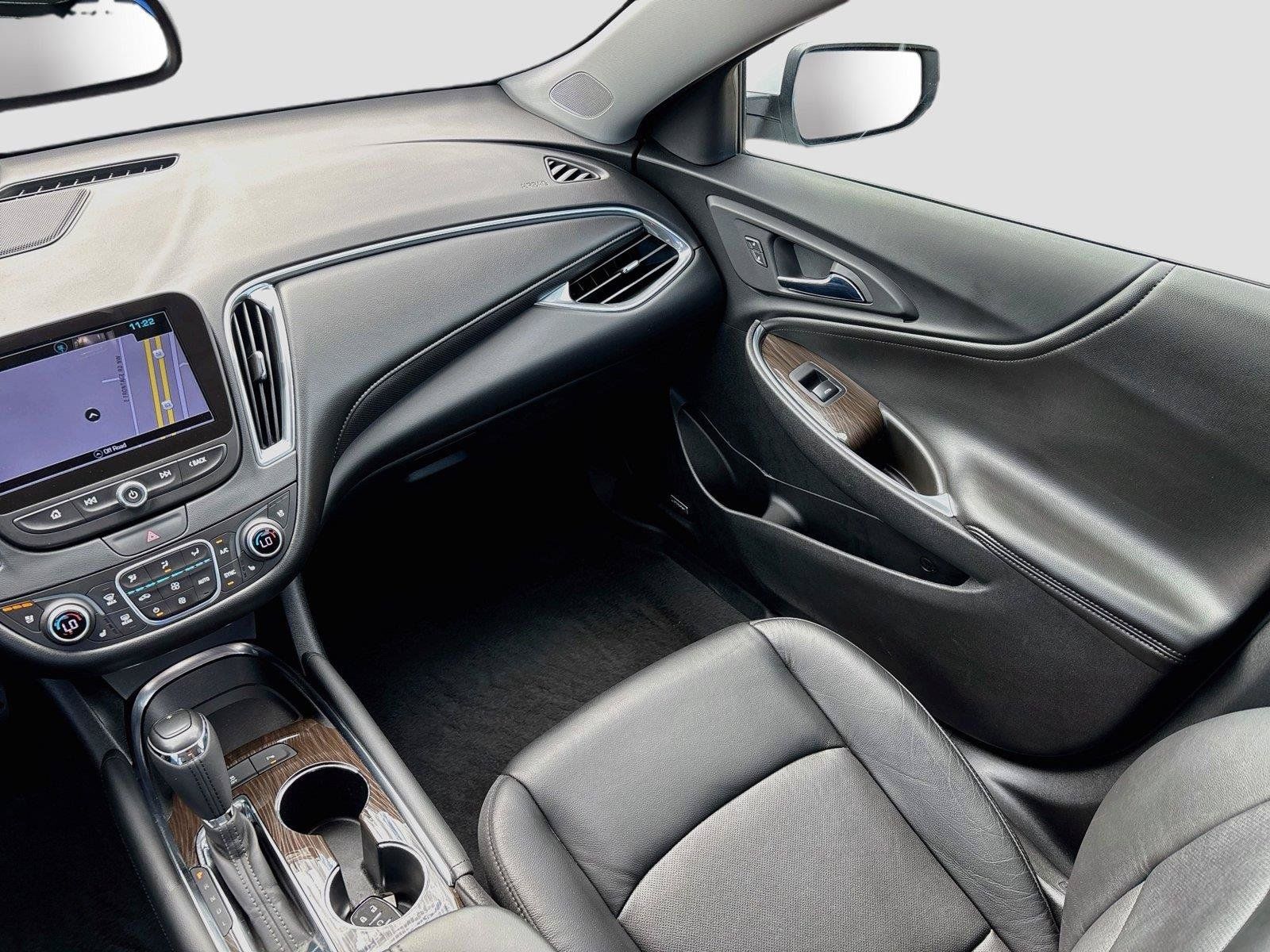Used 2018 Chevrolet Malibu Premier w/ Driver Confidence Package FWD image 25