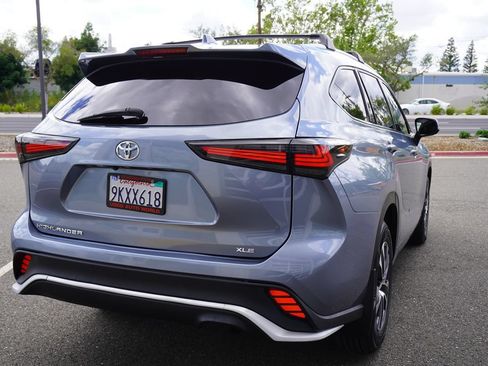 Used 2021 Toyota Highlander XLE FWD image 9
