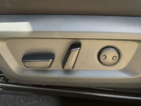 Used 2025 Nissan Rogue SV FWD image 24