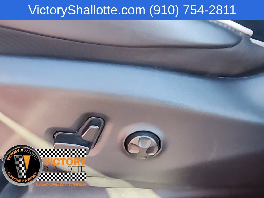Used 2025 Chrysler Pacifica Limited FWD image 21