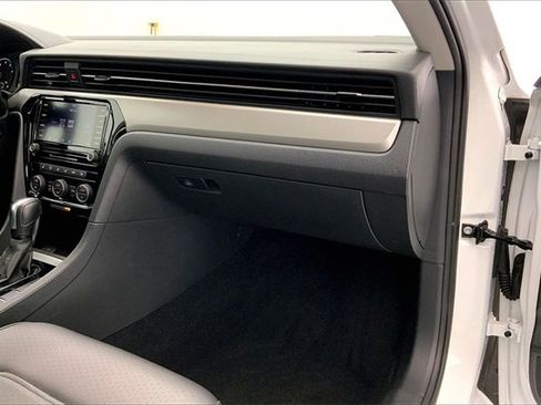 Used 2021 Volkswagen Passat 2.0T SE image 16