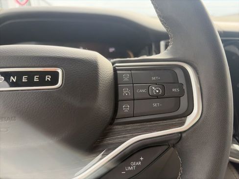 Used 2022 Jeep Wagoneer Series III w/ Premium Group I image 19