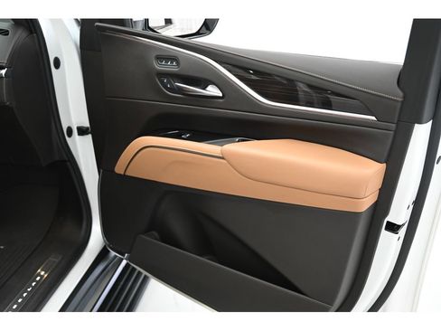 Used 2022 Cadillac Escalade Premium Luxury w/ Performance Package image 16