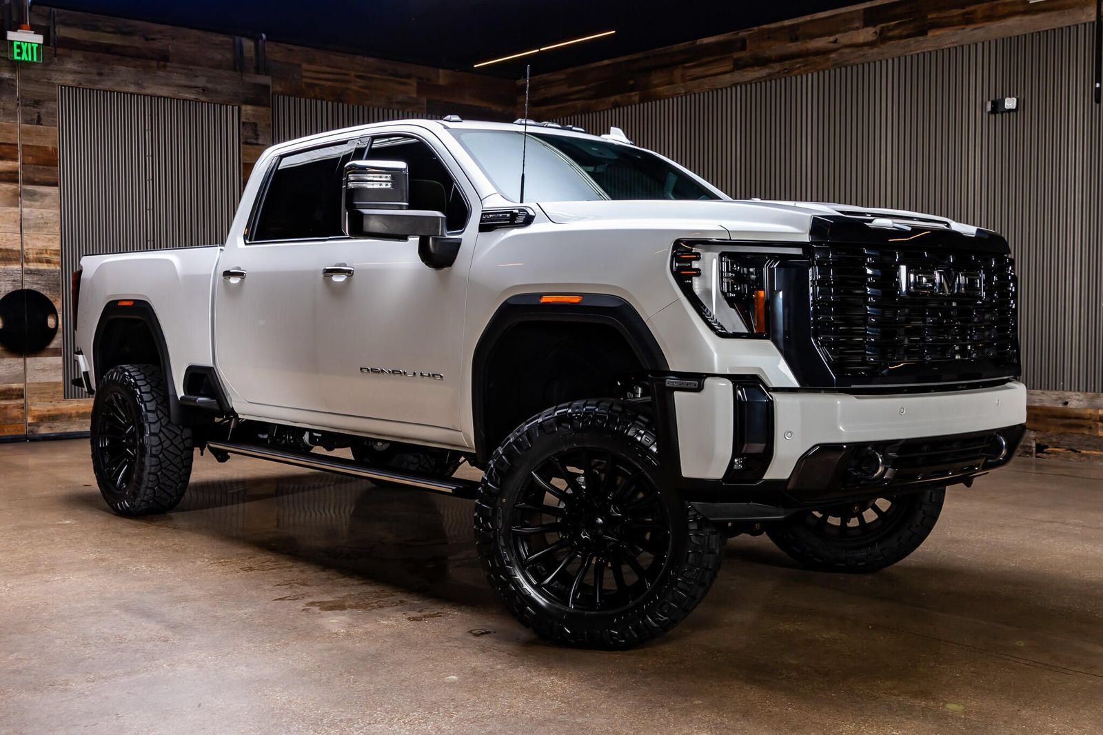 Used 2024 GMC Sierra 2500 Denali Ultimate AWD/4WD image 1