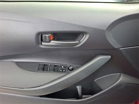 Used 2022 Toyota Corolla LE image 12