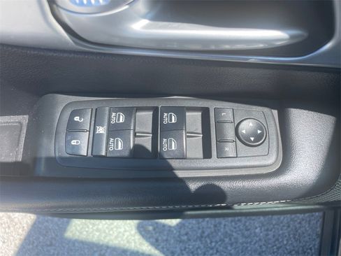 Used 2019 Chrysler Pacifica Touring-L Plus image 34