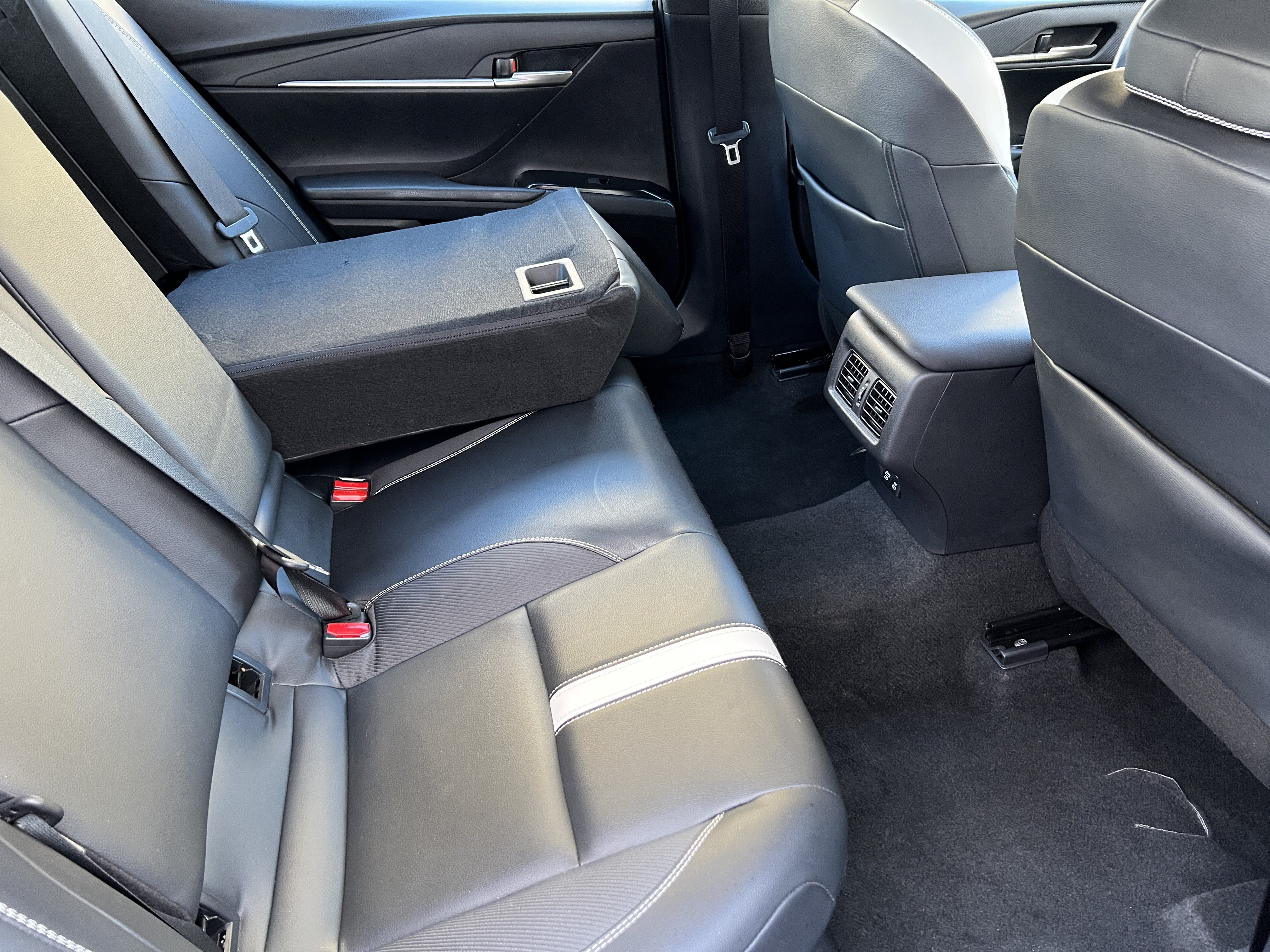 Used 2025 Toyota Camry SE FWD image 21