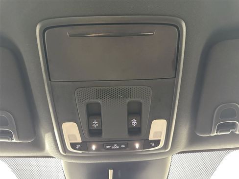 Used 2025 Honda Pilot TrailSport image 23