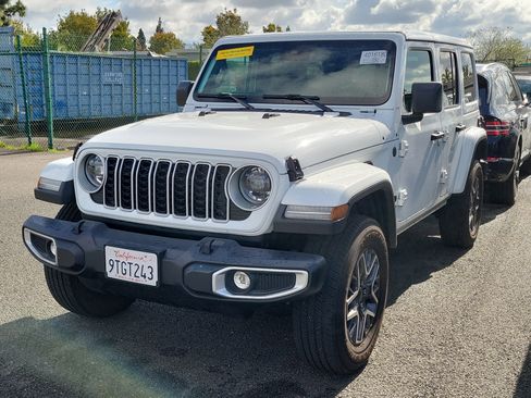 Used 2025 Jeep Wrangler Unlimited Sahara AWD/4WD image 1