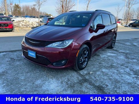 Used 2018 Chrysler Pacifica Touring Plus w/ S Appearance Package image 2