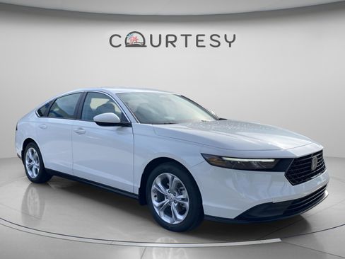Used 2024 Honda Accord LX image 9