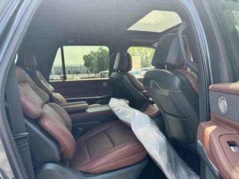 New 2025 Lincoln Navigator L Reserve image 13