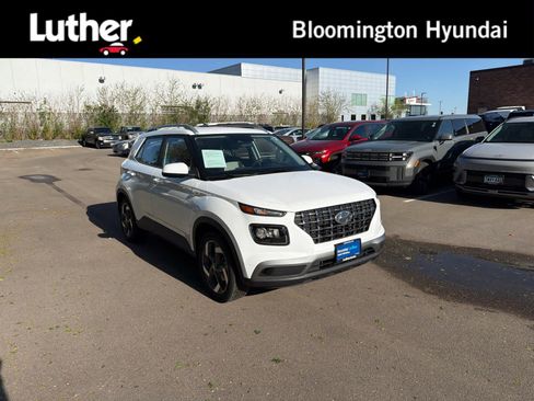 Used 2026 Hyundai Venue SEL FWD image 1