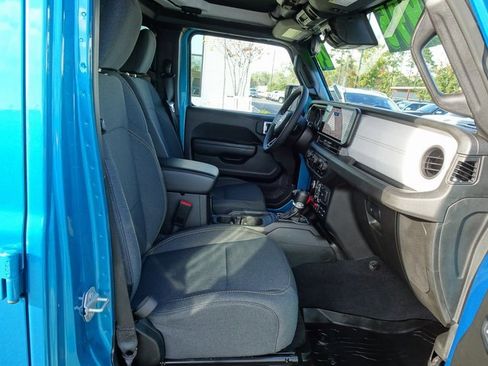 Used 2024 Jeep Wrangler Unlimited image 15