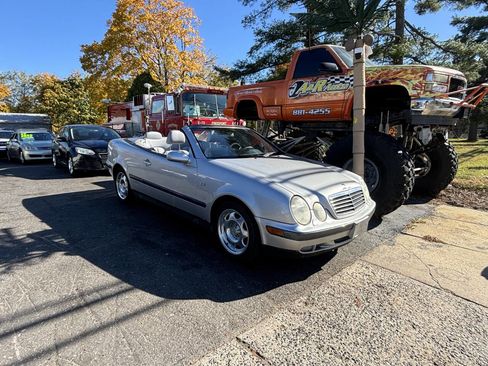 Used 1999 Mercedes-Benz CLK 320 Cabriolet image 2