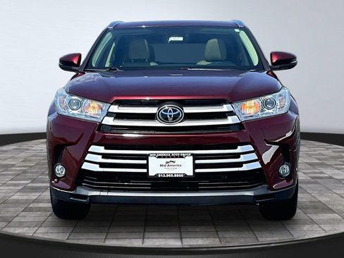 Used 2018 Toyota Highlander XLE AWD/4WD image 3