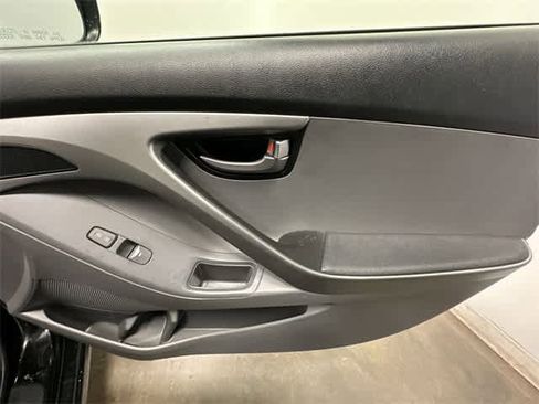 Used 2012 Hyundai Elantra GLS image 18