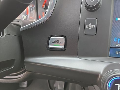 Used 2019 Chevrolet Corvette Stingray Coupe w/ Carbon Flash Badge Package image 25