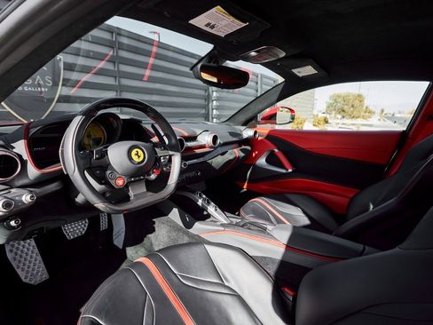 Used 2018 Ferrari 812 Superfast Base image 2