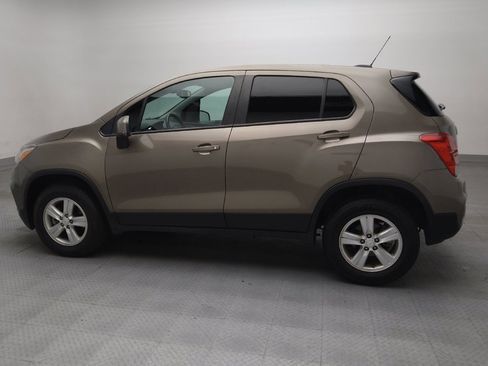Used 2022 Chevrolet Trax LS w/ Tint and Cruise Package AWD/4WD image 3