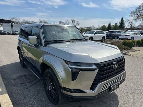 Used 2024 Lexus GX 550 image 7